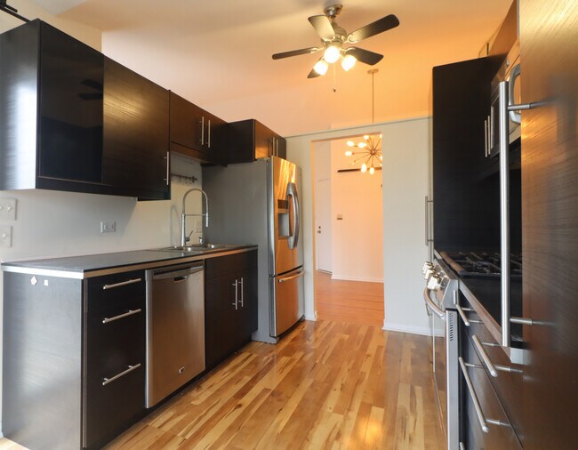Building Photo - 1735 Chesapeake Ln