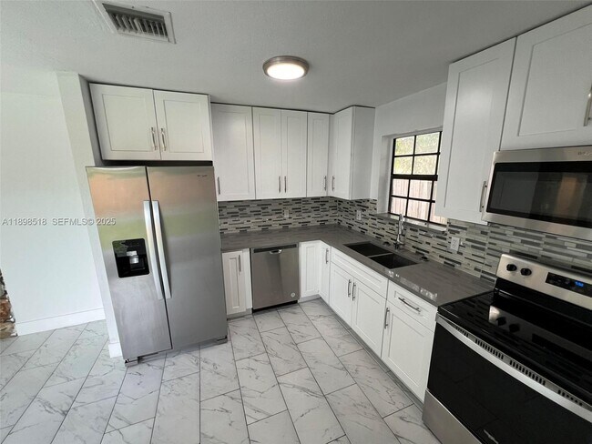 Building Photo - 4421 NW 33rd St