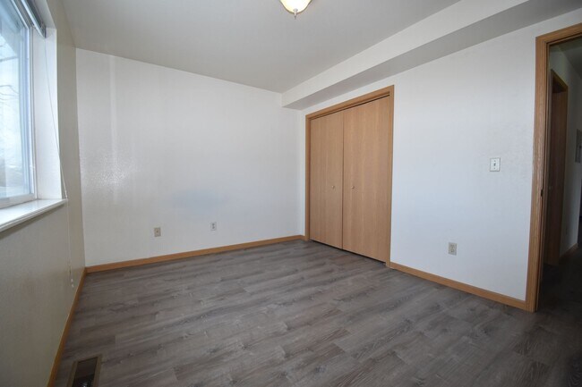 Building Photo - Beautiful 2 bedroom apartment with attached garage!