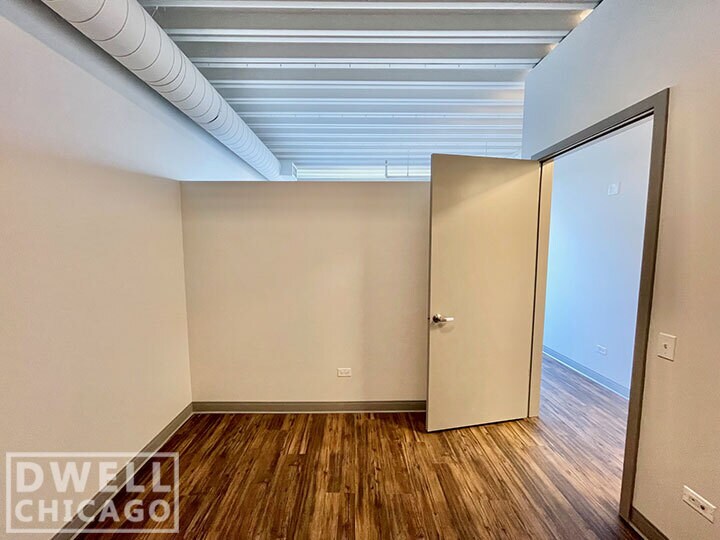 Building Photo - 911 W Dakin St