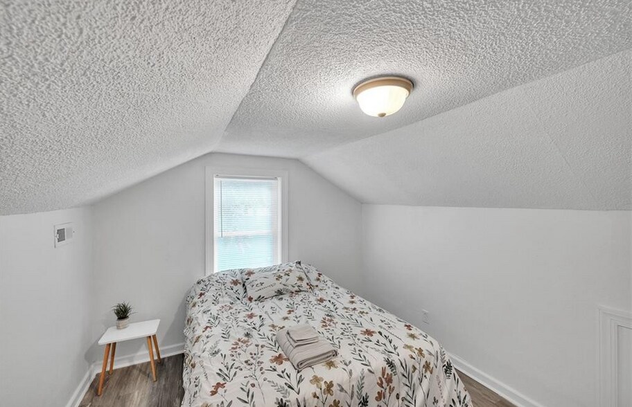 Building Photo - 1512 Pender St