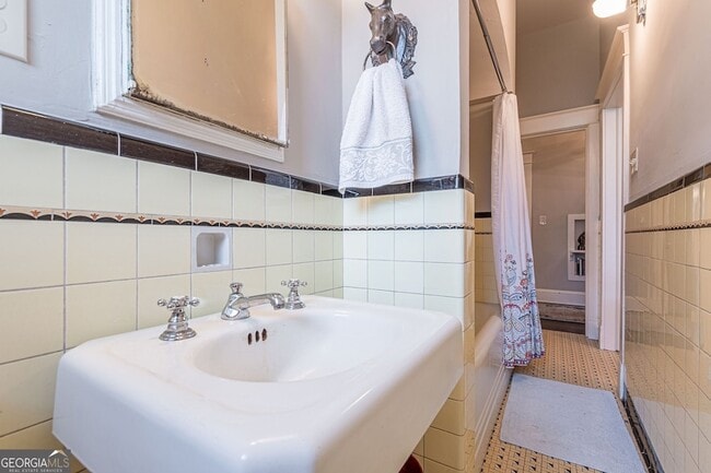 Building Photo - 1878 Cambridge Ave