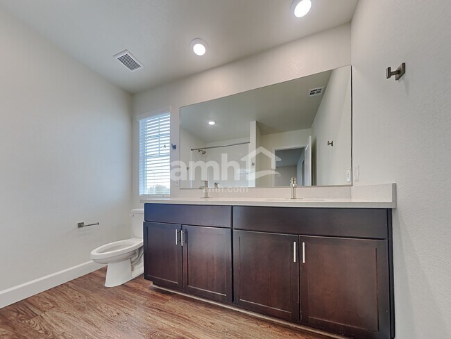Building Photo - 1714 Viaggio Ave
