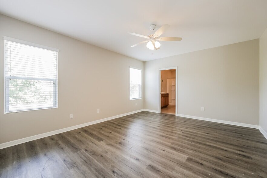 Building Photo - 627 SW 27th Terrace