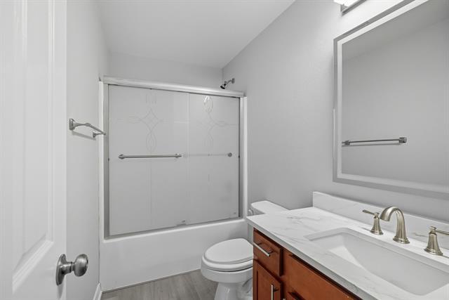 Building Photo - 1106 Serenada Dr