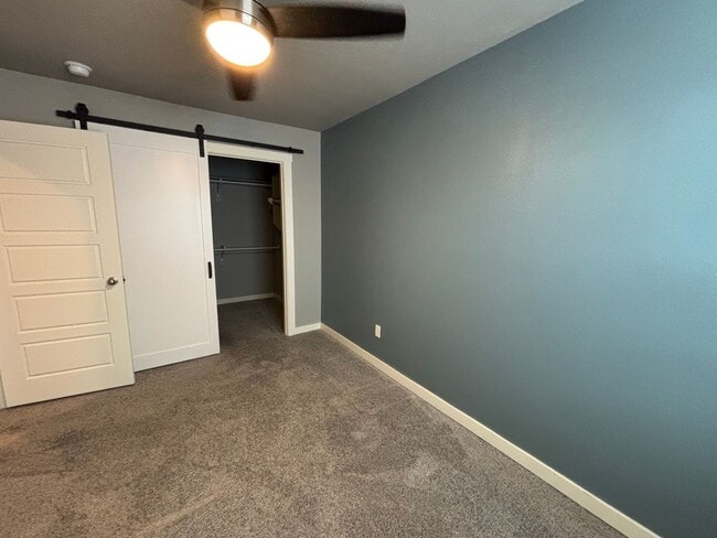 Building Photo - Great Townhouse!! Great Location!!