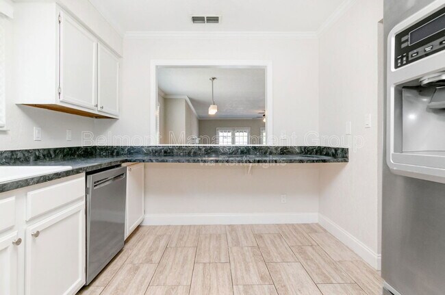 Building Photo - 1096 Azalea Ln