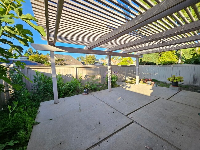 Building Photo - 5 Windwood