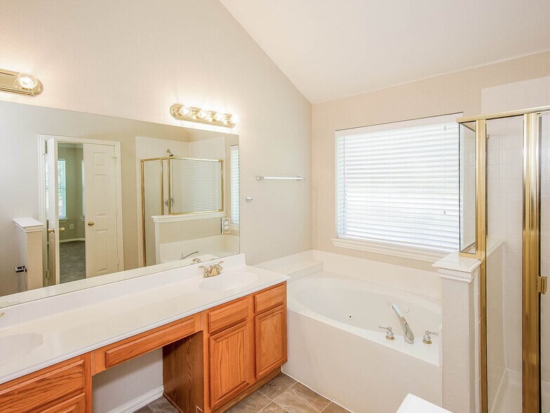 Building Photo - 6428 Canyon Lake Dr