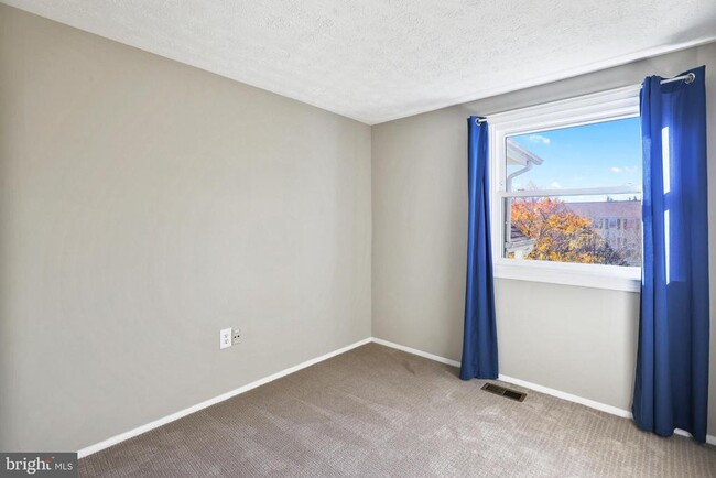 Building Photo - 10622 Cavalcade St