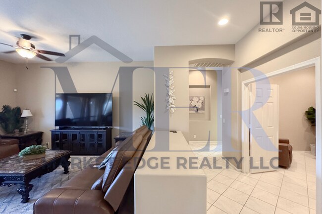 Building Photo - 3Bed/2.5Bath Home at Guadalupe/Crismon Rd! $399 MOVE-IN SPECIAL! Ready for Immediate Move-In!