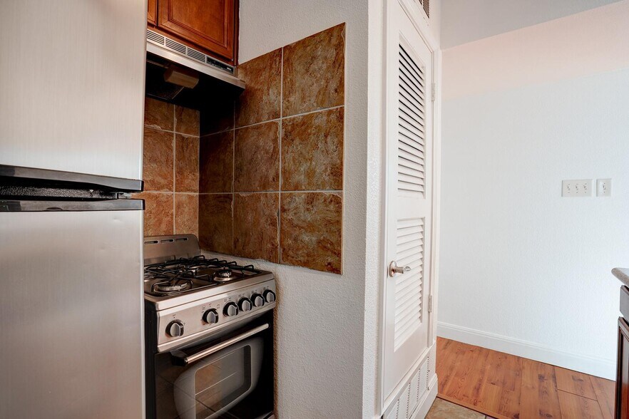 Building Photo - 4306 Avenue A