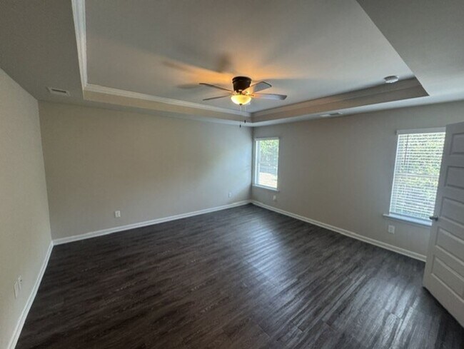 Building Photo - 1156 Burgundy Dr