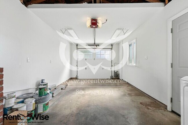 Building Photo - Short term lease only