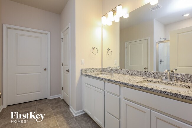 Building Photo - 1109 Mission Hill Ln