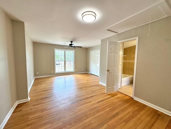 Building Photo - A must see country home 15 minutes to the ...