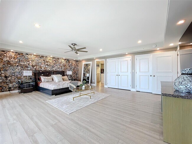 Building Photo - 11113 Biscayne Blvd