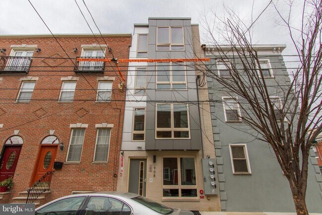 Building Photo - 908 S 21st St