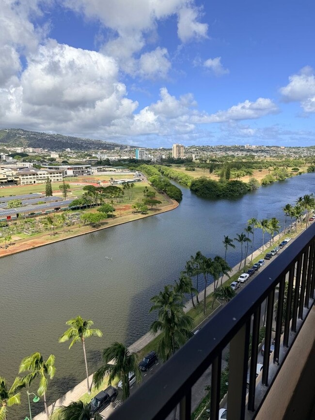 Building Photo - 2121 Ala Wai Blvd