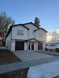 Building Photo - Duplex in Post Falls!