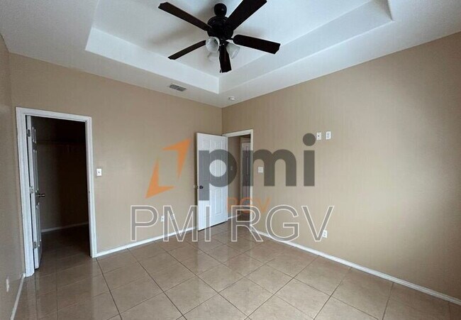 Building Photo - 2708 W Primrose Ave