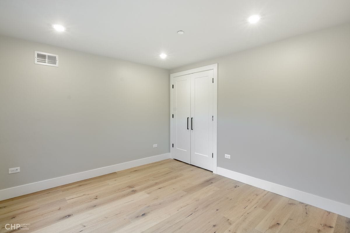 Building Photo - 729 N Sangamon St