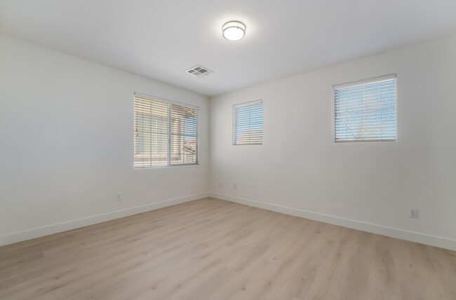 Building Photo - 3 bedroom, 2.5 bathroom, Summerlin Home, L...