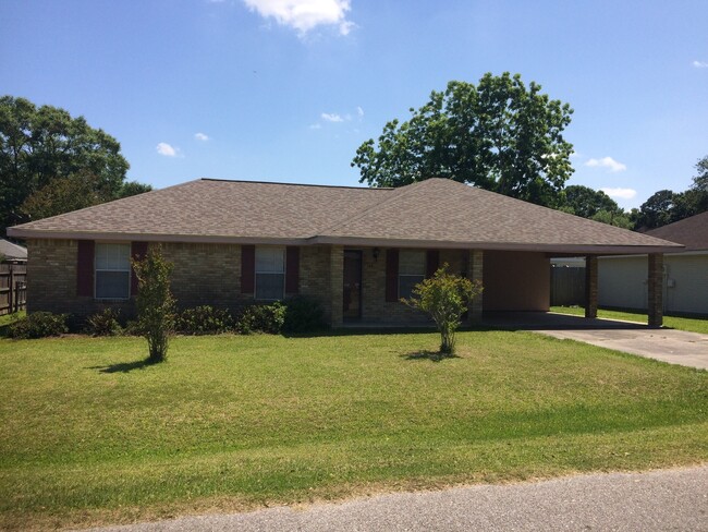 Primary Photo - 3/2 brick house off of Verot School Rd.