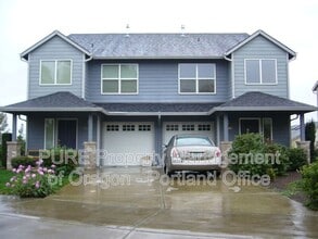 Building Photo - 15617 NE Milton Pl