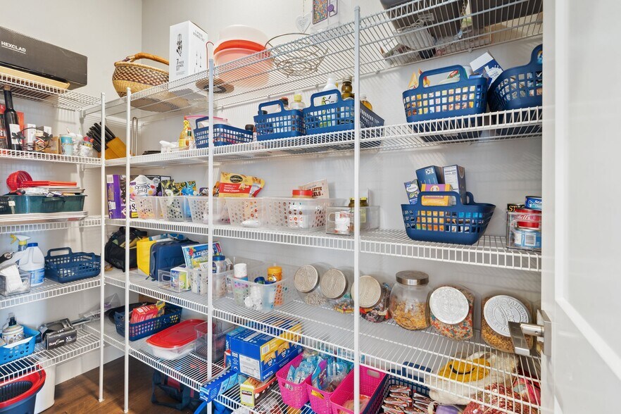 Walk in Pantry - 1182 NE Sockeye Ct