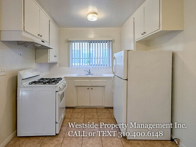 Building Photo - 1627 S Bundy Dr