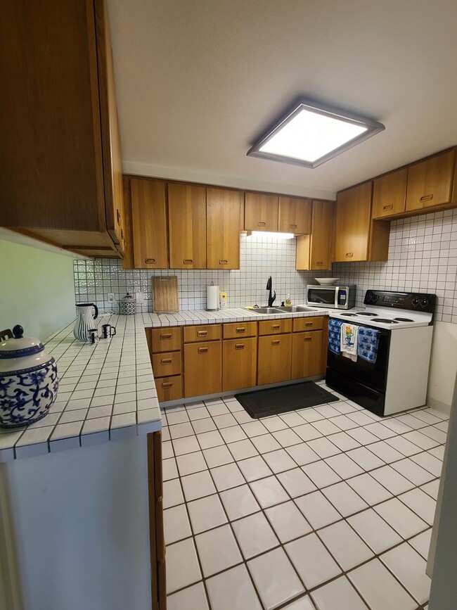 Building Photo - 1 bed, 1 bath furnished in tranquil Norfolk