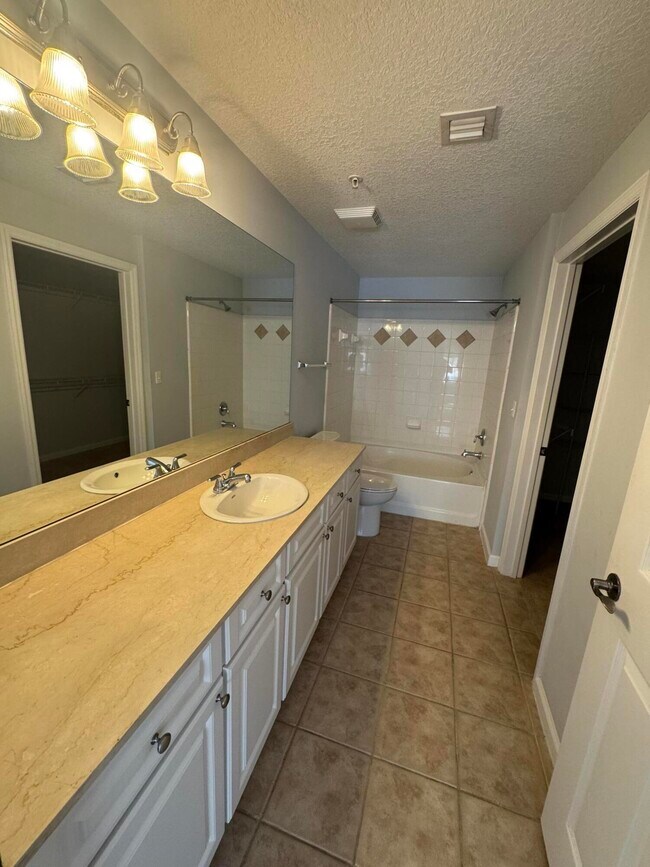 Building Photo - 224 Murcia Dr