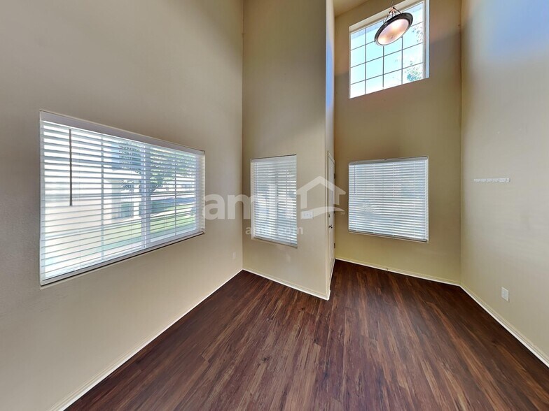 Building Photo - 645 Cattail Dr