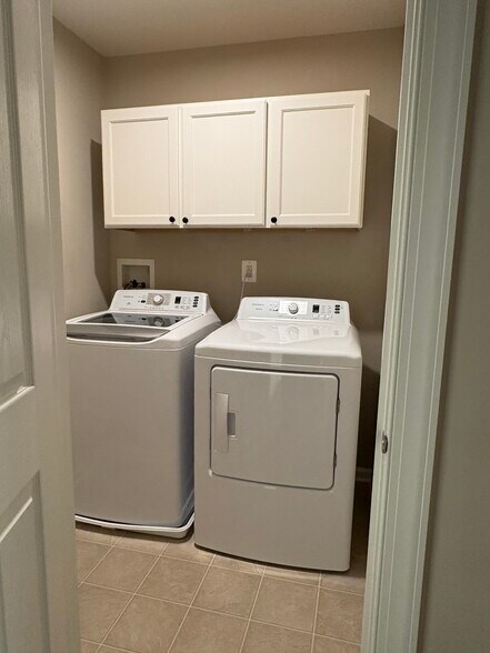 Building Photo - 906 Blue Meadow Dr