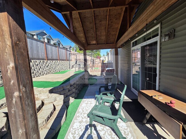 Building Photo - Check out this beautiful 3 bedroom, 2.5 bath home!