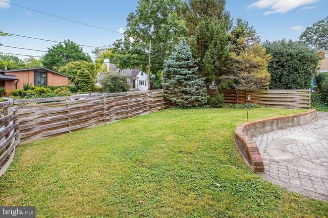 Building Photo - 5205 Saratoga Ave