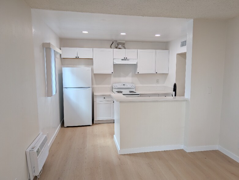 Building Photo - 5252 Hermitage Ave