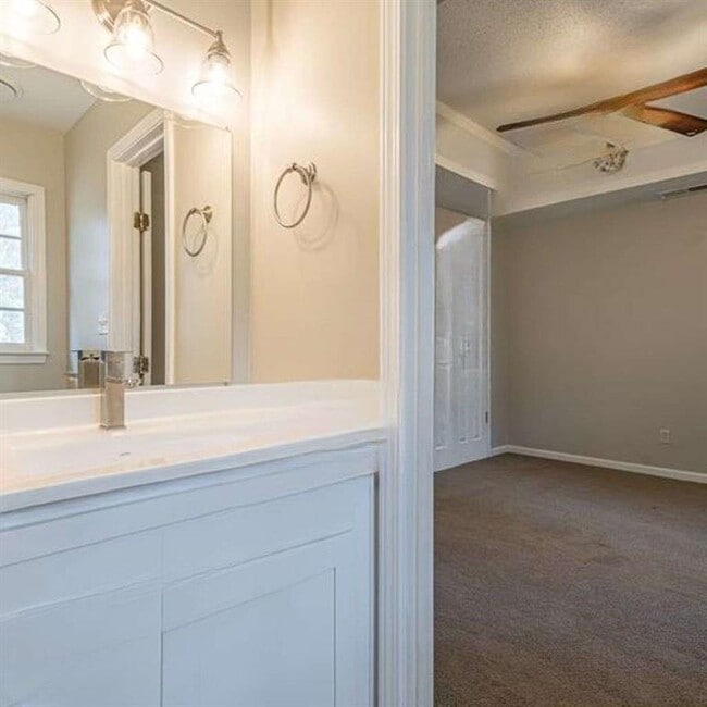 Building Photo - 475 Jordan Hill Rd