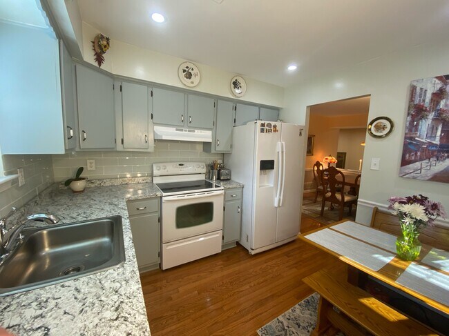 Building Photo - 102 Eaton Dr