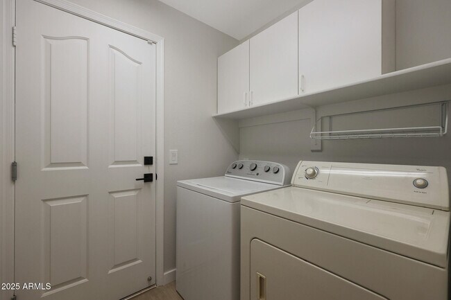 Building Photo - 5616 E Gelding Dr
