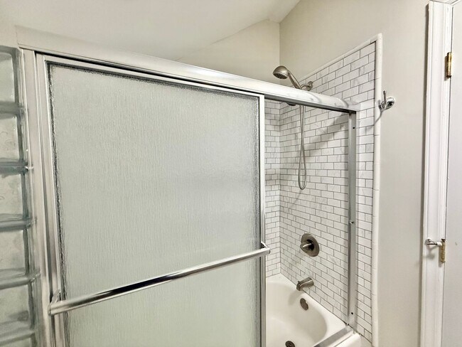 Building Photo - **OFFERING WAIVED APPLICATION FEES & $200 ...