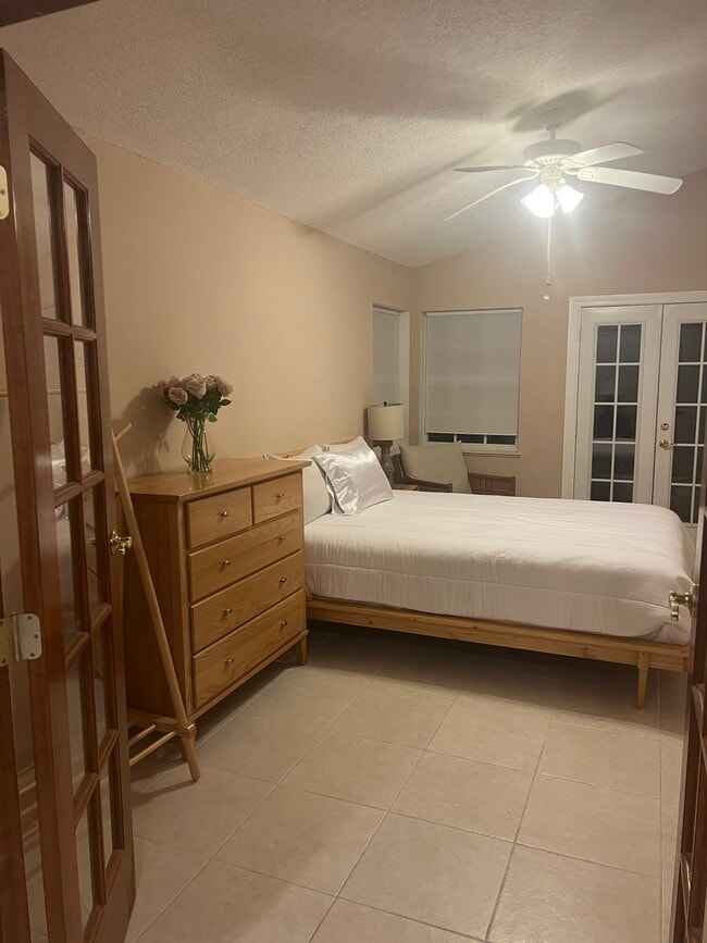 Building Photo - 922 Jackson Way