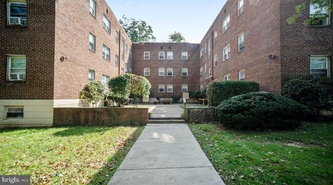 Building Photo - 1800 Garrett Rd