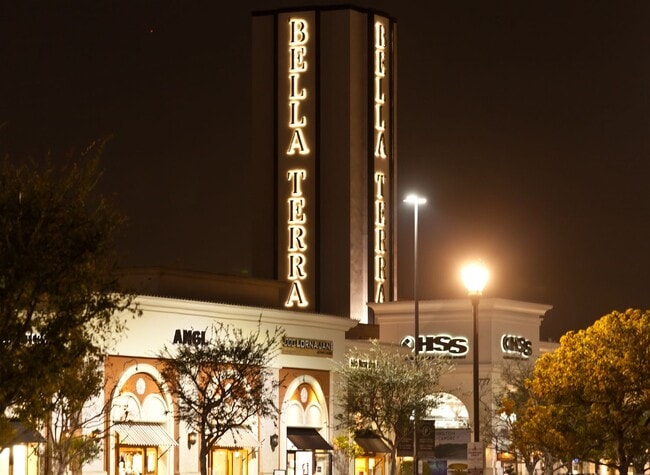 Building Photo - Sea Cliff on the Greens Gated Community Home!