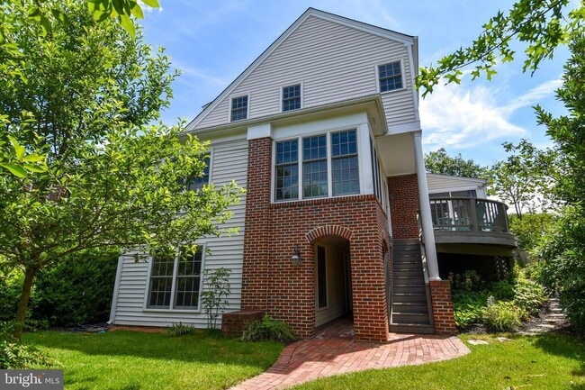 Building Photo - Discover exceptional comfort and timeless style in this beautifully updated single family residen...