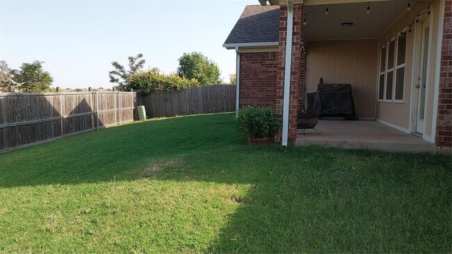 Building Photo - 18116 Viento Dr