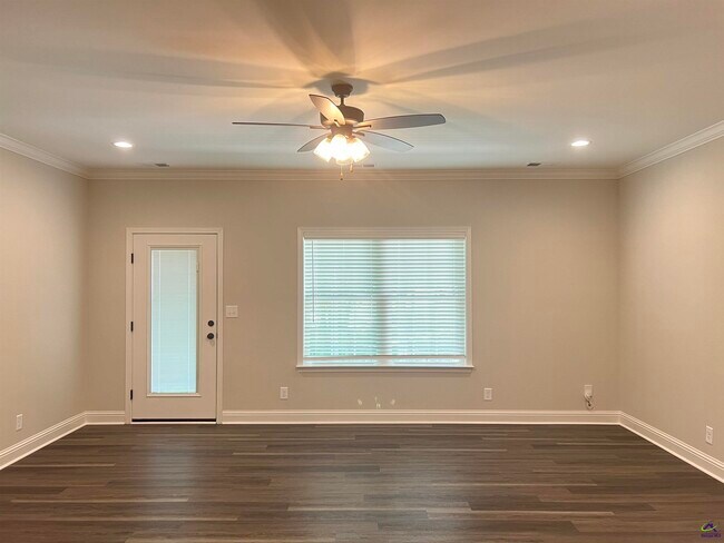 Building Photo - 250 High Ridge Ct