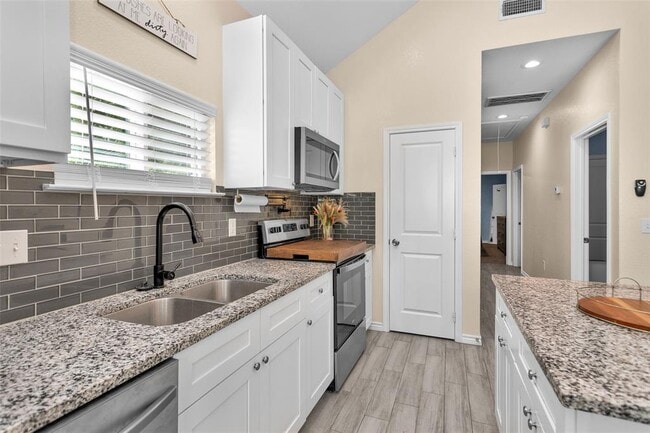 Building Photo - 286 Westchase St
