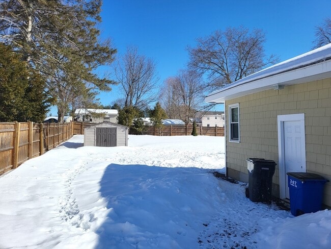 Building Photo - 347 Lake St